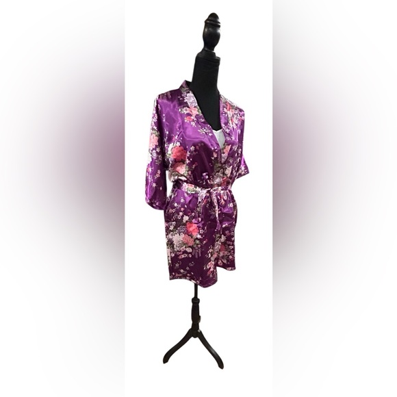 💜ABSOLUTELY GORGEOUS SILKY KIMONO/BATHROBE!! STUNNING FLORAL PRINT! - Picture 4 of 16